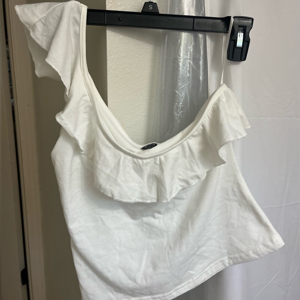 Shein size xs white one shoulder top, fits like a small